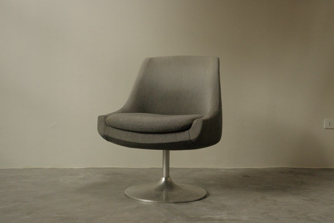 Midcentury Swivel Chair (Category: Chairs) located in Quezon City. Submitted by hausbyjuju (Listing ID 1466943403, Image 1). Description: .