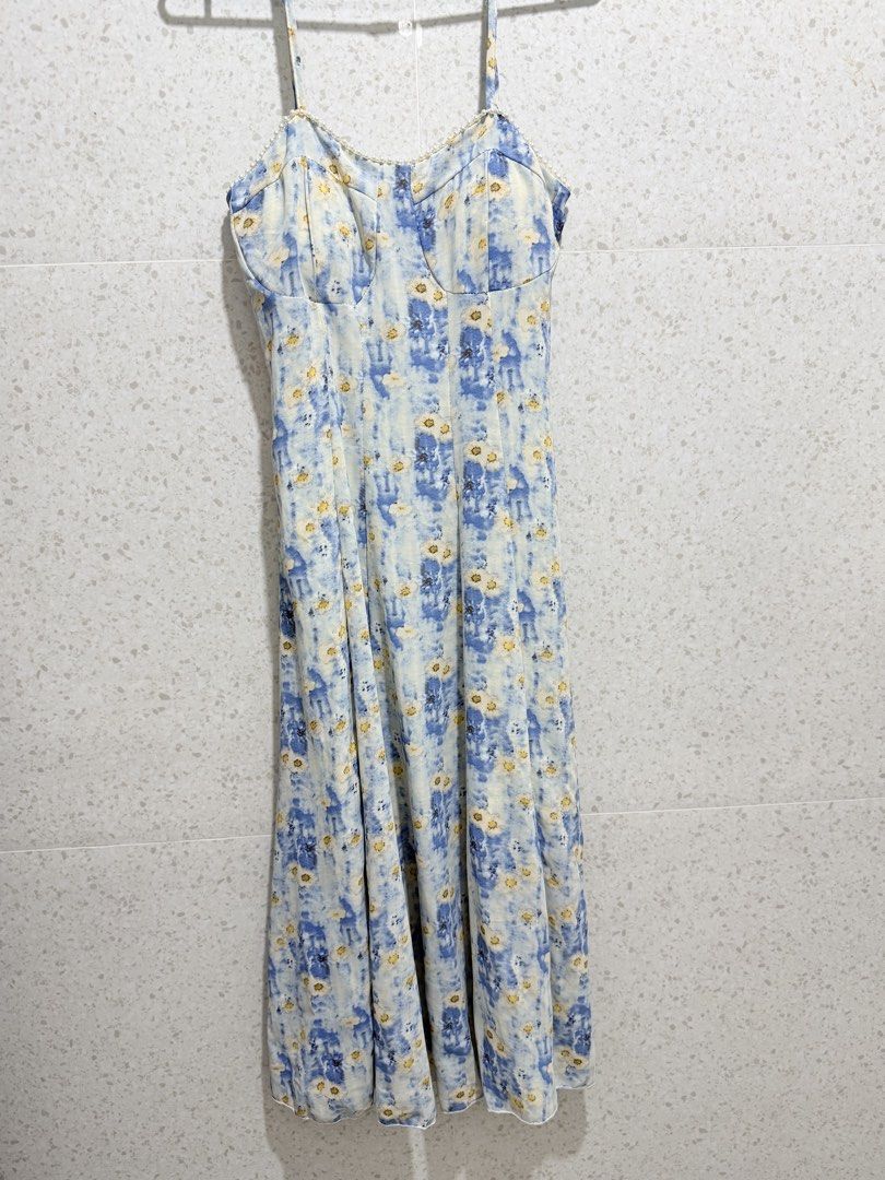 Midi & Maxi dress (Category: Dresses) located in Manila. Submitted by lalaroror (Listing ID 1466938444, Image 1). Description: I'm selling my pre loved clothes. Some are unused and some were used once or twice only. Rfs: decluttering big clothes after losing weight. Size: Can fit waist:26-28. Some can fit up to 30 Length: Ankle length for 4"11.