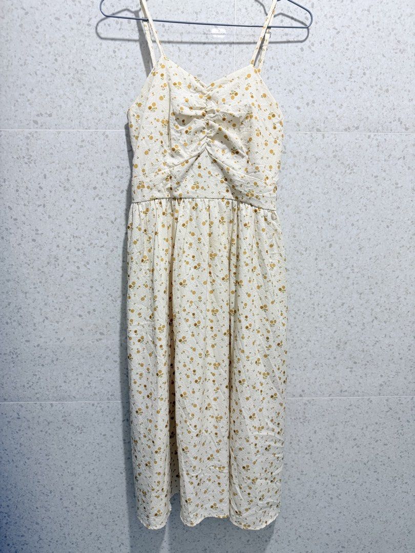 Midi dress (Category: Dresses) located in Manila. Submitted by lalaroror (Listing ID 1466939262, Image 2). Description: I'm selling my pre loved clothes. Most are unused and others were only worn once or twice. .