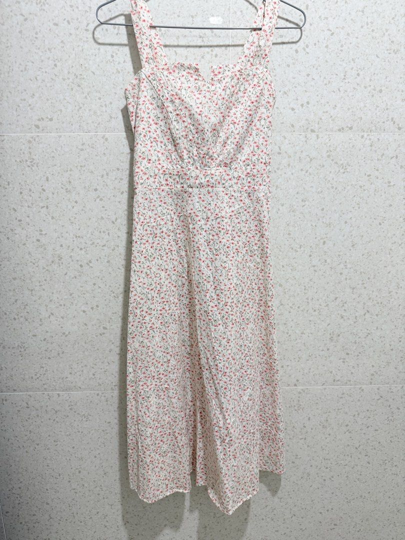 Midi dress (Category: Dresses) located in Manila. Submitted by lalaroror (Listing ID 1466939262, Image 1). Description: I'm selling my pre loved clothes. Most are unused and others were only worn once or twice. .