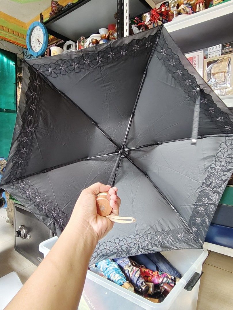 Mila schon (Category: Umbrellas) located in Davao. Submitted by 3ds_jpn (Listing ID 1466783790, Image 2). Description: .