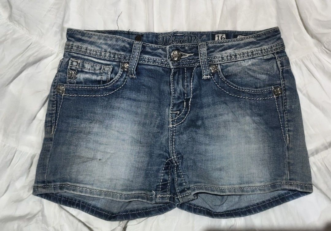 Miss Me Shorts (Category: Shorts) located in Nabunturan. Submitted by mariposa_clo (Listing ID 1466964537, Image 1). Description: Thrifted source. Location: Davao de Oro.