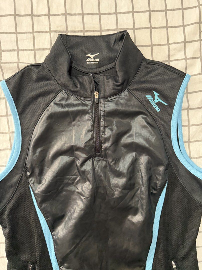 Mizuno half-zip windproof running vest (Category: Activewear) located in Quezon City. Submitted by pinkyswearshop (Listing ID 1466827943, Image 2). Description: .