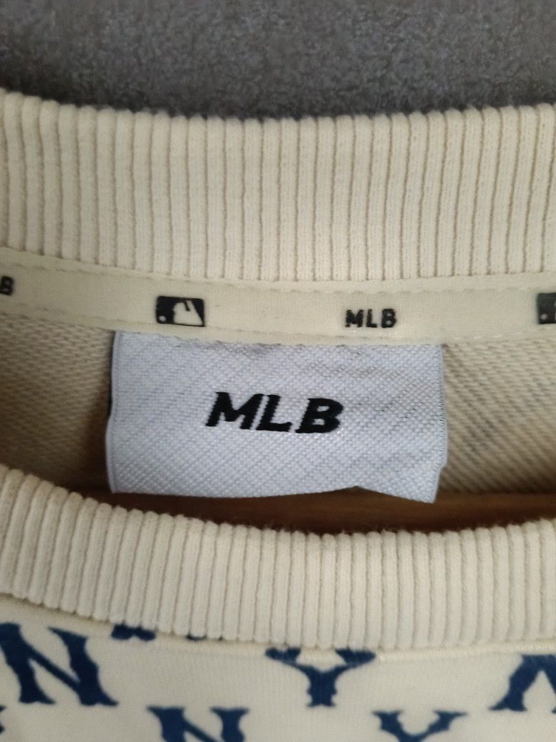 MLB (Category: Coats, Jackets and Outerwear) located in Masbate. Submitted by arielagost83627 (Listing ID 1466800386, Image 3). Description: Color Rate: 9.8/10 Dimes: 22x26 Issue: None Excellent Condition.