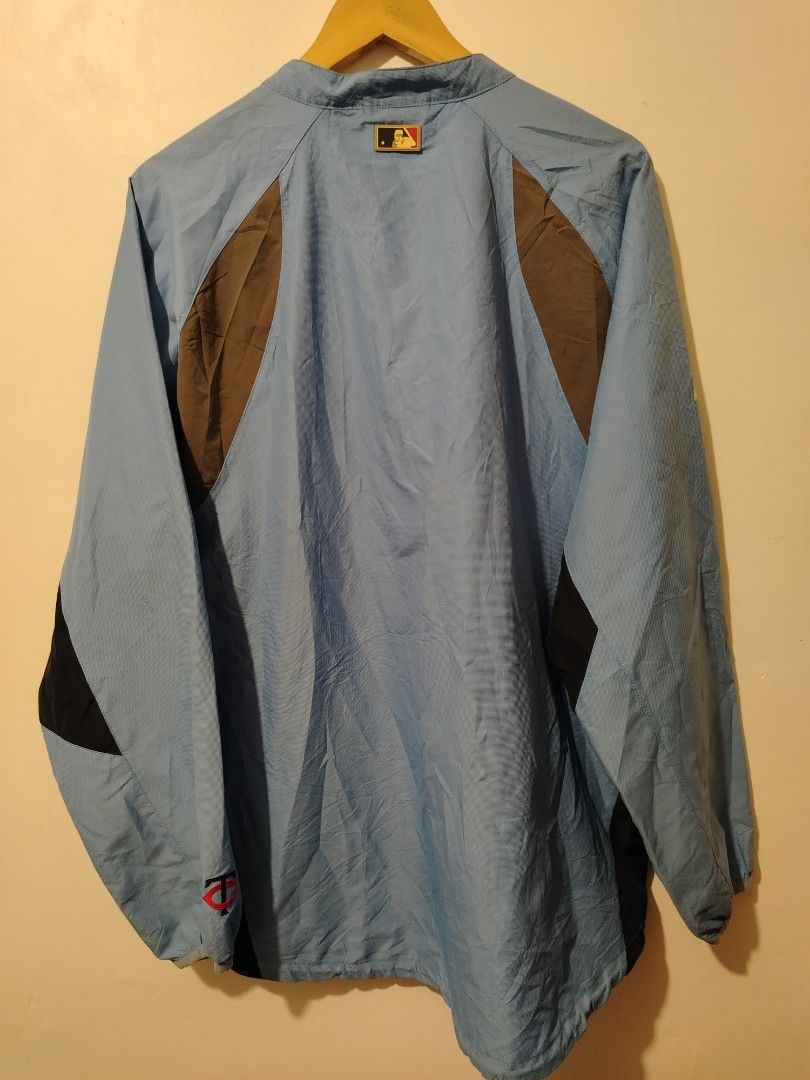 MLB Twins Team warmer (Category: Coats, Jackets and Outerwear) located in Candijay. Submitted by 6312_streetwear (Listing ID 1466788728, Image 3). Description: 24x31.