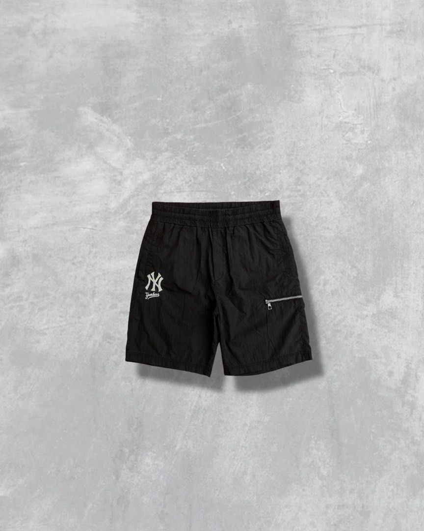MLB WOVEN SHORT (Category: Shorts) located in Batangas. Submitted by engr_thrift (Listing ID 1466962587, Image 1). Description: 📐Dimensions (inches) Waistline : 34-36 Length : 18 Leg hole : 12 Issue : none .