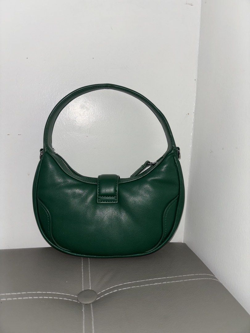 MNG Mango Green Shoulder Bag Purse (Category: Shoulder Bags) located in Dumaguete. Submitted by shopcee (Listing ID 1466899079, Image 2). Description: Mango green shoulder bag MOP: Gcash/Gotyme .