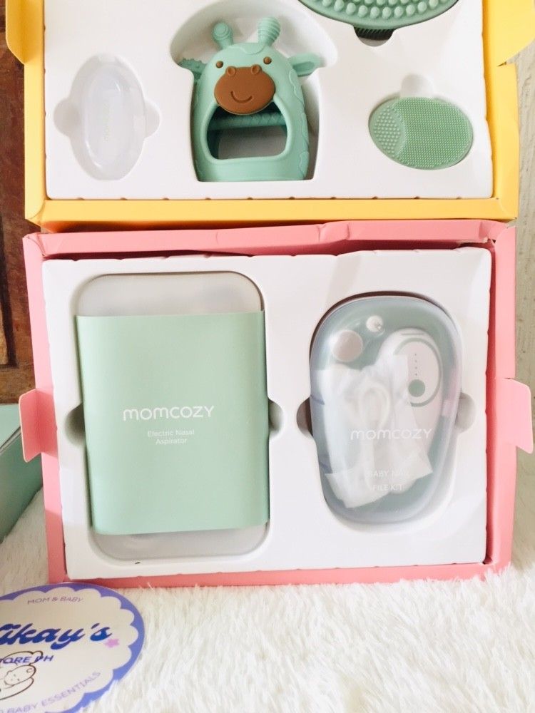 Momcozy elite kit set Compelte inclusion (Category: Soothers & Pacifiers) located in Manila. Submitted by kikay.store.ph30 (Listing ID 1466970842, Image 3). Description: ❗NEW ARRIVAL❗🇱🇷 Momcozy elite kit set Compelte inclusion Issue : damage box Condition : brandnew/open box Price: 2800 MOP: GCASH, BDO, MOD: SCO FOR SHIPPING PURPOSE, BUS SHIPPING, JNT, LBC ♥️ 1 day reservation ONLY ♥️ No to rush shipping ♥️ No free shipping ♥️ No return no exch