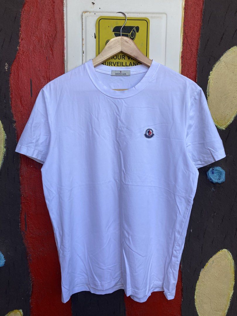 Moncler small side logo (Category: Formal Shirts) located in Trento. Submitted by estilounico02 (Listing ID 1466808700, Image 1). Description: Width 20.5 Length 27 9/10 color rate Issue: small dot stain(see last pic).