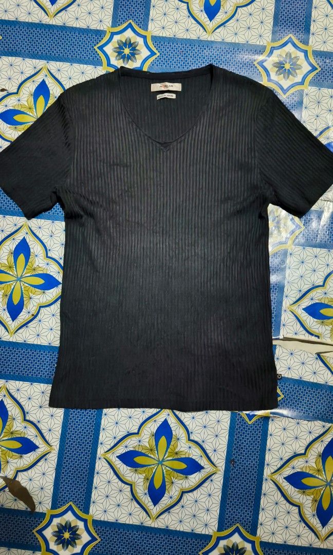 Morgan Homme plain black tee (Category: Shirts) located in Manila. Submitted by mackussil (Listing ID 1466889600, Image 1). Description: as new condition size XS dimes 17.5x26 issue. burado washtag.