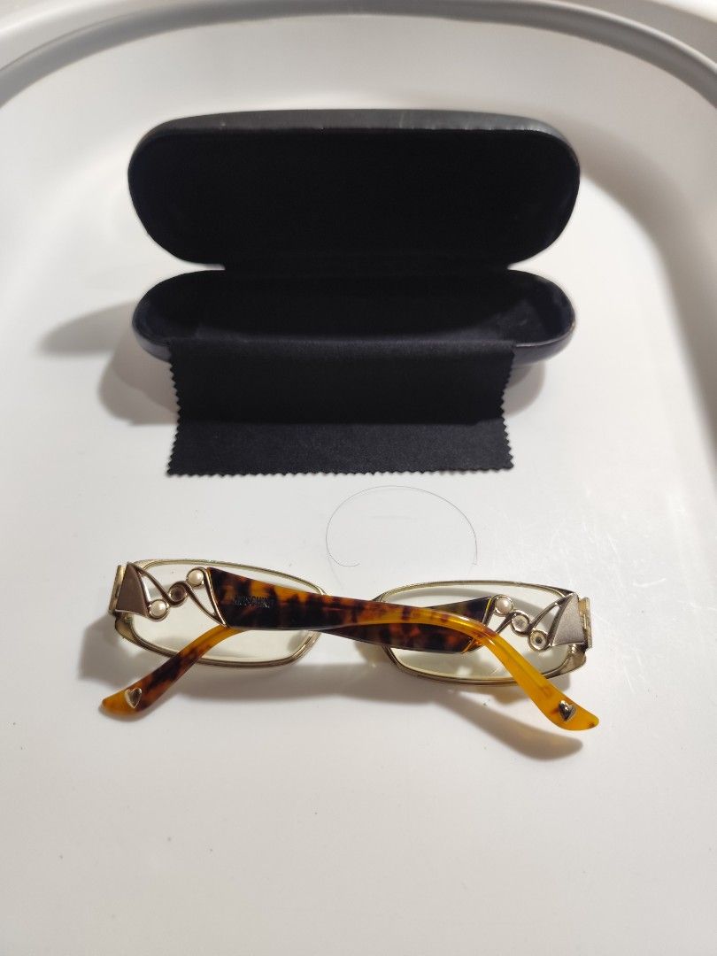 Moschino Frame (Category: Sunglasses & Eyewear) located in Cebu City. Submitted by icoolectnsellect (Listing ID 1466903293, Image 2). Description: Issue: Minor Scratch, Dirt and RX lens, missing 1 nosepad. Bought at Garage Sale. Authenticity not Guaranteed, di ko alam if legit or Fake. Buy @ your own Risk. All EyeGlasses or Sun Glasses ay may Grado or Prescription Glasses. Please be careful para di masira mata nyo, you can change the lens and fra