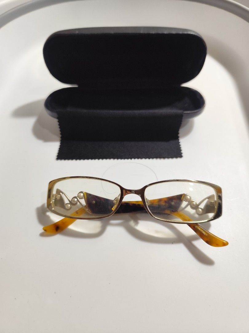 Moschino Frame (Category: Sunglasses & Eyewear) located in Cebu City. Submitted by icoolectnsellect (Listing ID 1466903293, Image 1). Description: Issue: Minor Scratch, Dirt and RX lens, missing 1 nosepad. Bought at Garage Sale. Authenticity not Guaranteed, di ko alam if legit or Fake. Buy @ your own Risk. All EyeGlasses or Sun Glasses ay may Grado or Prescription Glasses. Please be careful para di masira mata nyo, you can change the lens and fra