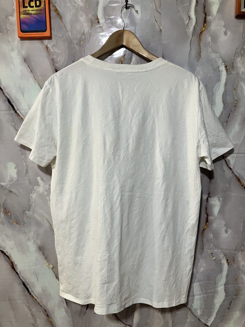 MOSCHINO SHORT SLEEVE CREW PULL OVER COTTON TEE (Category: Shirts) located in General Mariano Alvarez. Submitted by adonid (Listing ID 1466788781, Image 3). Description: MOSCHINO SHORT SLEEVE CREW PULL OVER COTTON TEE GOOD CONDITION NORMAL SIGN OF USAGE ONLY W40 L27.