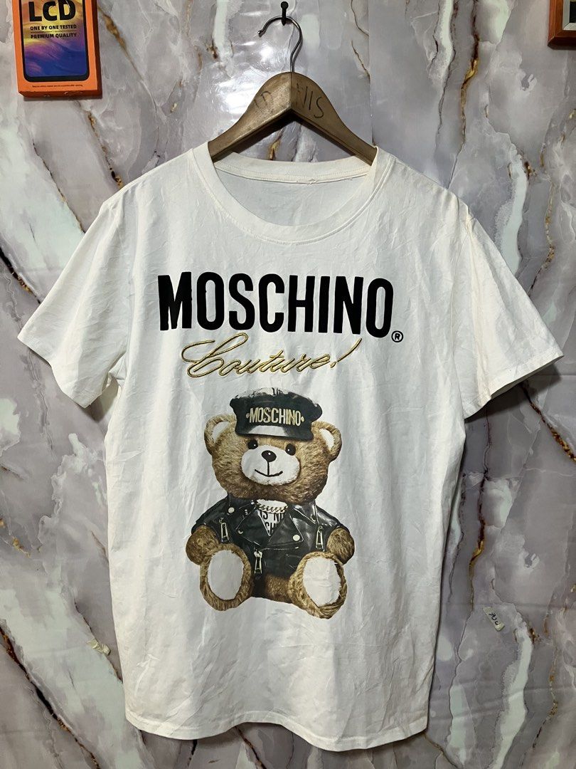 MOSCHINO SHORT SLEEVE CREW PULL OVER COTTON TEE (Category: Shirts) located in General Mariano Alvarez. Submitted by adonid (Listing ID 1466788781, Image 1). Description: MOSCHINO SHORT SLEEVE CREW PULL OVER COTTON TEE GOOD CONDITION NORMAL SIGN OF USAGE ONLY W40 L27.