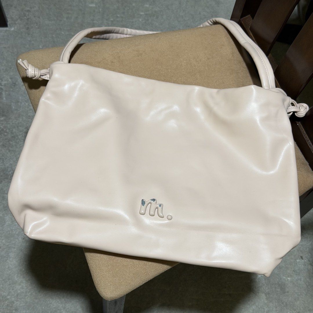 MOSSDOOM Danica Bag Pink (Category: Shoulder Bags) located in Caloocan City. Submitted by catwonrideul (Listing ID 1466868188, Image 1). Description: 💌 ₱150 (bought for ₱400) - Maraming kasya, used well sa hospital duty. - Size: 40*30*10 cm - With 1 Inner Zipper Pocket & 1 Inner Insertion Pocket - With flaw sa logo na M, nabakbak na..