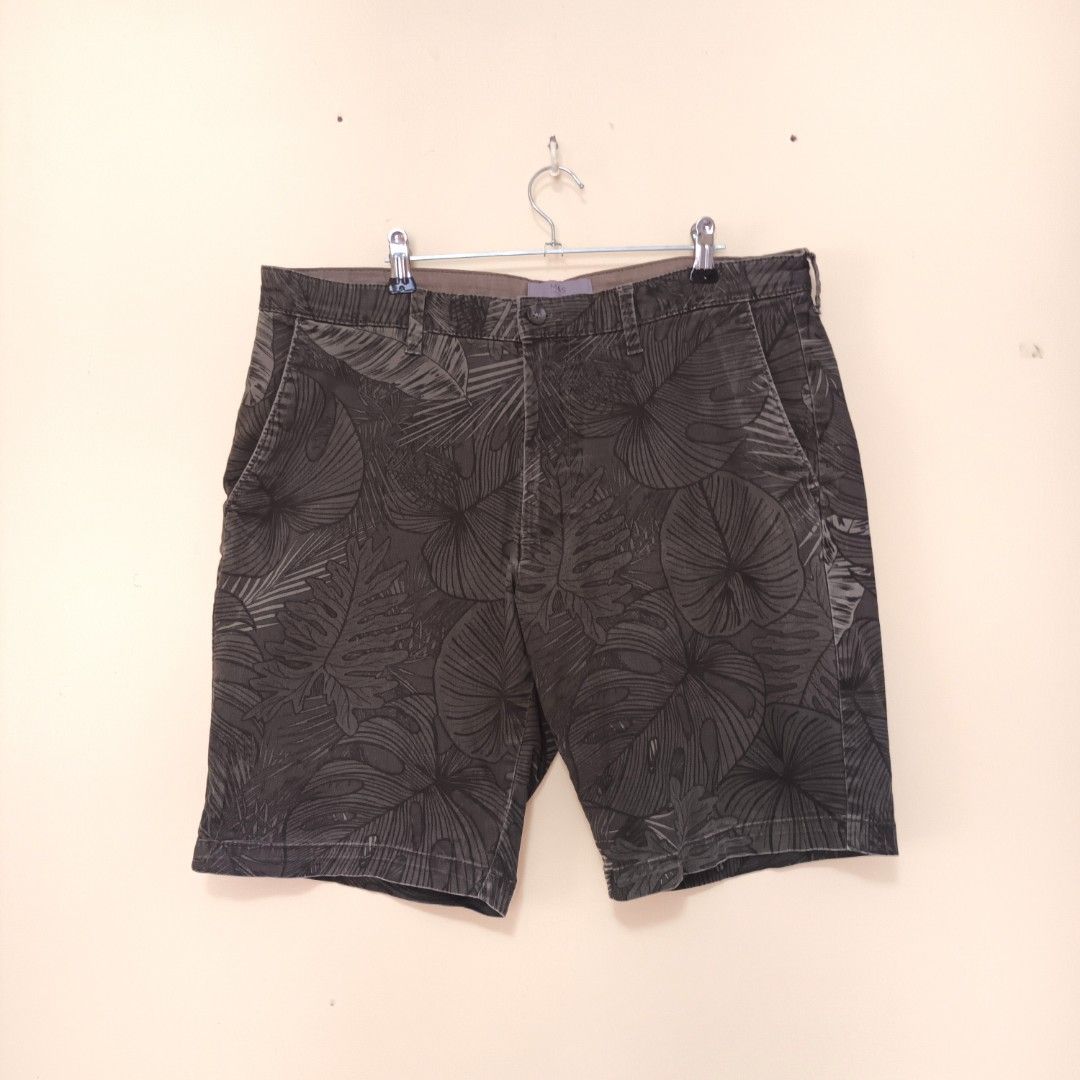 M&S Tropical Chino Shorts (Category: Shorts) located in Naga. Submitted by pawikann (Listing ID 1466909433, Image 1). Description: .