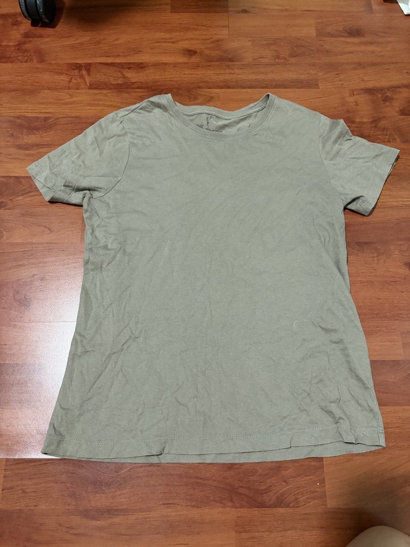 Muji Green Plain Shirt (Category: Shirts) located in Marikina City. Submitted by bingaling04 (Listing ID 1466929026, Image 1). Description: .