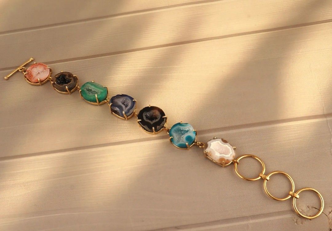 Multi Colored Geode Bracelet (Category: Bracelets) located in Rizal. Submitted by quickshark.aa27d2 (Listing ID 1466965908, Image 2). Description: Natural geode bracelet international shipping.