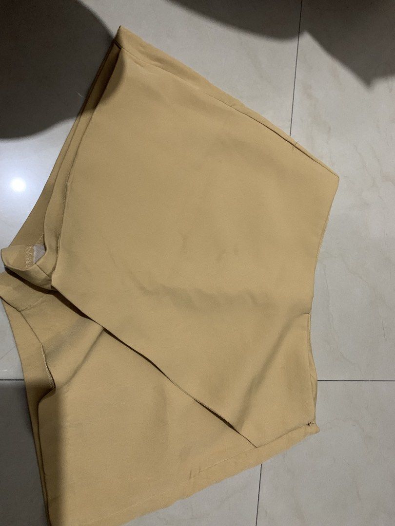 Mustard shorts (Category: Shorts) located in Manila. Submitted by shopkriscloset (Listing ID 1466842370, Image 1). Description: ‼️PLEASE READ BEFORE PLACING AN OFFER -Please be patient and respectful. 🤗 If I don’t get to reply immediately, I might be working. - Please REFRAIN from making an offer if you do not intend to complete the purchase ❗️ACCEPTED OFFER means SOLD 🫶🏼 Please don’t offer unless you’re sure! 😉 or you will be blocked!⛔️ - Ki