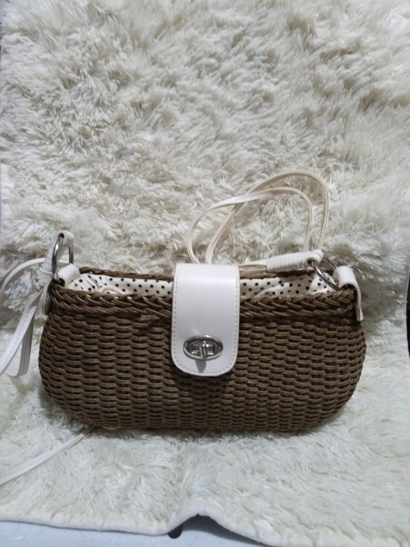 Native Sling Bag (Category: Cross-body Bags) located in Davao. Submitted by hermiepiam75360 (Listing ID 1466926026, Image 1). Description: .