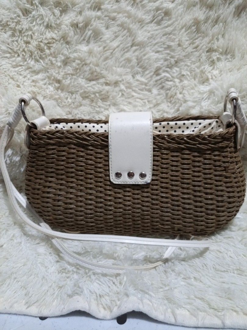 Native Sling Bag (Category: Cross-body Bags) located in Davao. Submitted by hermiepiam75360 (Listing ID 1466926026, Image 2). Description: .