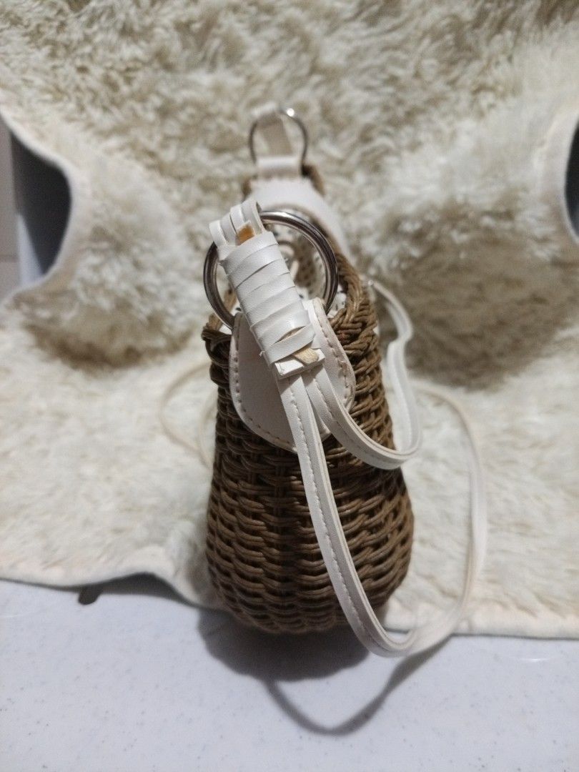 Native Sling Bag (Category: Cross-body Bags) located in Davao. Submitted by hermiepiam75360 (Listing ID 1466926026, Image 3). Description: .