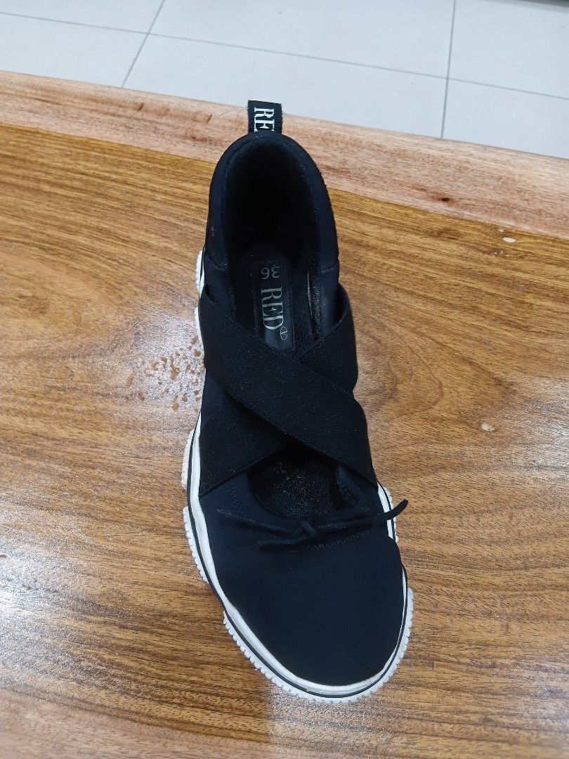 Neoprene Valentino Red (Category: Sneakers) located in Subic. Submitted by AnythingBrandedby_May (Listing ID 1466786834, Image 3). Description: Valentino Red.