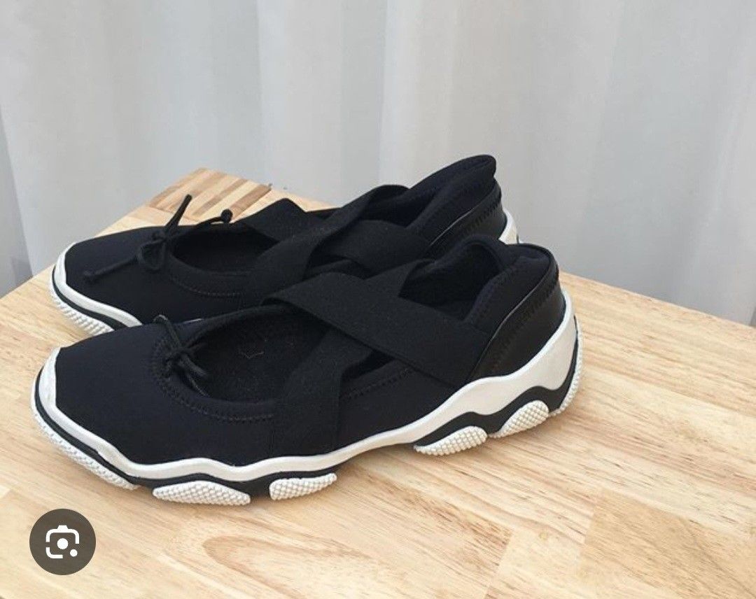 Neoprene Valentino Red (Category: Sneakers) located in Subic. Submitted by AnythingBrandedby_May (Listing ID 1466786834, Image 1). Description: Valentino Red.