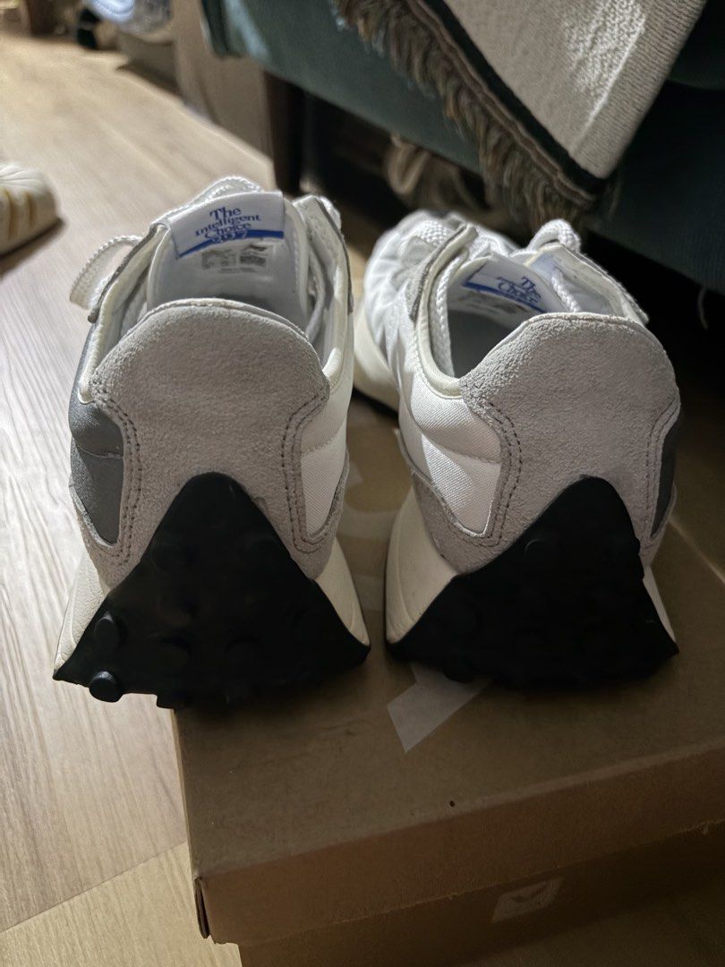 *New Balance 327 - US 8* (Category: Casual Shoes) located in Mandaluyong City. Submitted by localbudol (Listing ID 1466904538, Image 3). Description: .