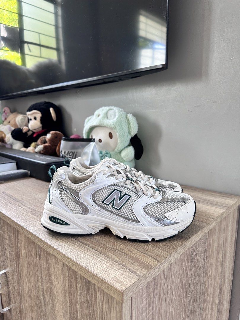 New balance 530 (Category: Sneakers) located in Manila. Submitted by nilodanzcuadra (Listing ID 1466805611, Image 3). Description: Size 7 womens Good as new Loc: north caloocan.