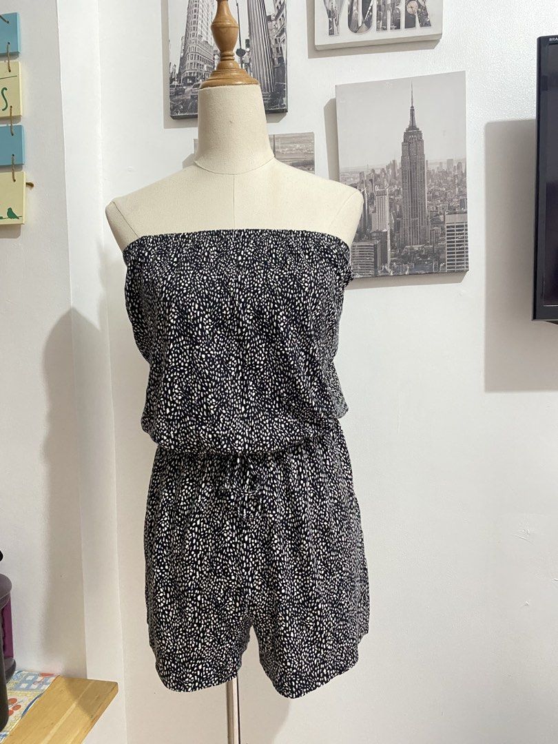 New Look Romper (Category: Rompers) located in Manila. Submitted by qamilluxe (Listing ID 1466889705, Image 1). Description: Ganda tela Cotton malambot .