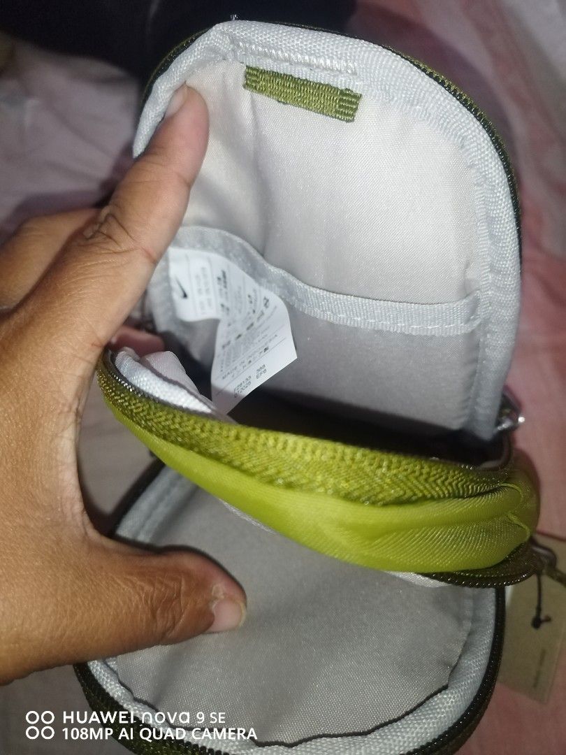 nike (Category: Luxury Bags & Wallets) located in Moalboal. Submitted by irishfox28 (Listing ID 1466791804, Image 3). Description: .