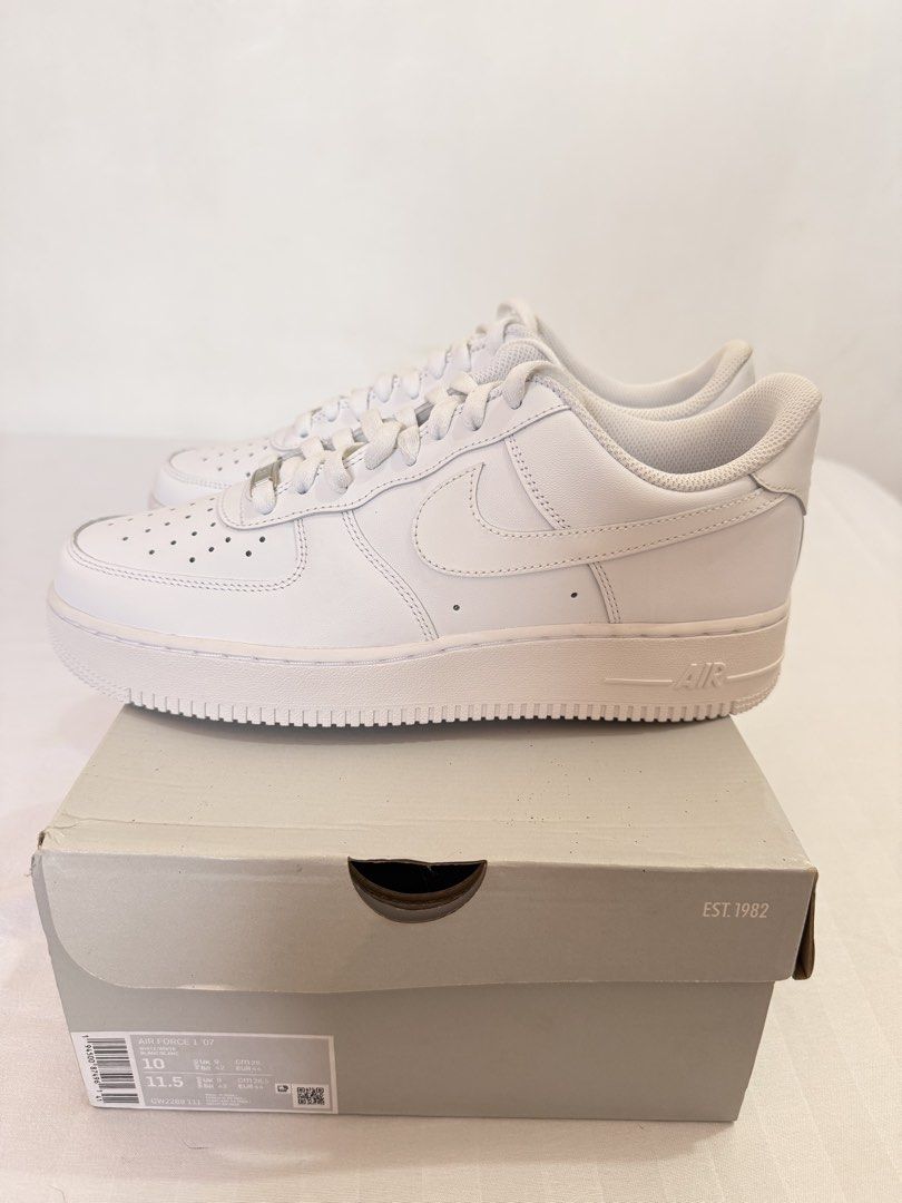 Nike Air Force 1 '07 Triple White (Category: Sneakers) located in Valencia. Submitted by acbraganza (Listing ID 1466950573, Image 2). Description: - Model: Nike Air Force 1 '07 (Triple White) - Size: Men's US 10 / Women's US 11.5 - Condition: Pristine, inside and out - Features: Classic low-top design, crisp leather upper, perforated toe box, chunky midsole - Inclusions: Original box included - Status: Clean and ready to wear straight away.