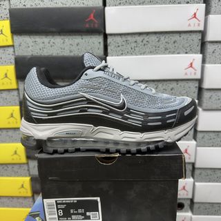 (Category: ) located in . Submitted by pickplanet_sneaker_shirt (Listing ID 1466879588, Image 1). Description: .