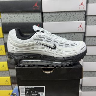 (Category: ) located in . Submitted by pickplanet_sneaker_shirt (Listing ID 1466883195, Image 1). Description: .
