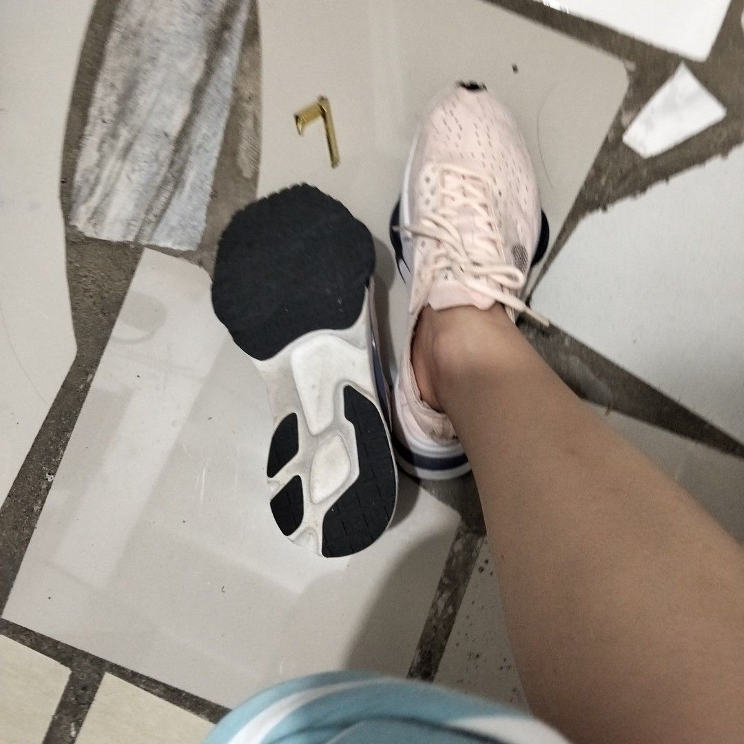 Nike Air Zoom Type Trainers (Category: Sneakers) located in El Salvador. Submitted by francheskaukayukay (Listing ID 1466879415, Image 2). Description: .