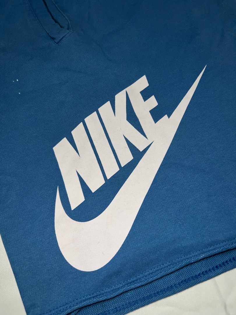 Nike Alumni (Category: Shorts) located in Las Pinas. Submitted by rdcthriftedshop (Listing ID 1466807142, Image 2). Description: FREE SHIPPING FEE 📦 Nike Alumni Size Large on tag Waistline: 28 up to 36 Length: 19 Color rate: 10/10 Condition: Excellent Condition Super Dot Bleach Stain.