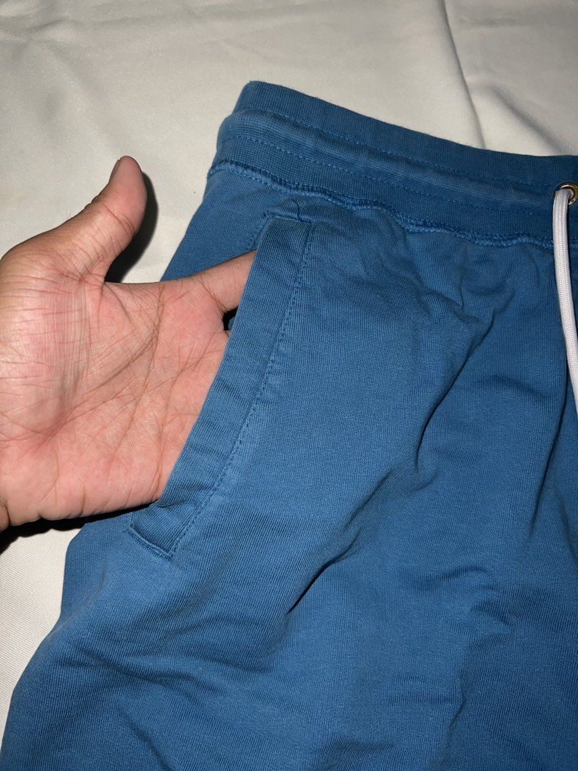 Nike Alumni (Category: Shorts) located in Las Pinas. Submitted by rdcthriftedshop (Listing ID 1466807142, Image 3). Description: FREE SHIPPING FEE 📦 Nike Alumni Size Large on tag Waistline: 28 up to 36 Length: 19 Color rate: 10/10 Condition: Excellent Condition Super Dot Bleach Stain.