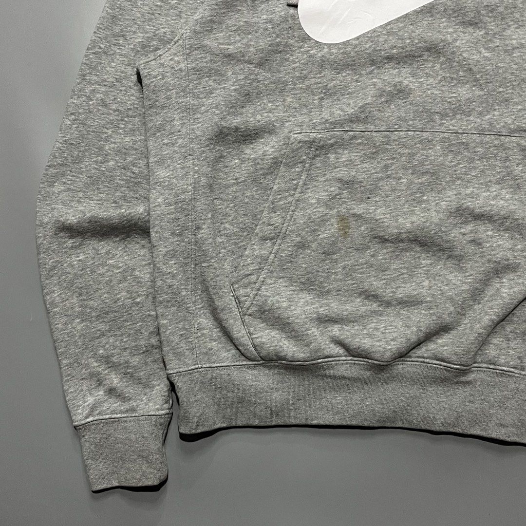 Nike alumni Hoodie — Medium on tag (Category: Hoodies) located in Las Pinas. Submitted by r4nd0m.thr1ft (Listing ID 1466898527, Image 3). Description: Nike alumni Hoodie — Medium on tag 22 width x 26.5 length In very good condition, yellow stain (see pics) Price: 650+sf All items are thrifted/pre-loved, so please manage your expectations 🙇🏻 Color may vary due to lighting 📸 Las Piñas location 📍 #nikesportswear.