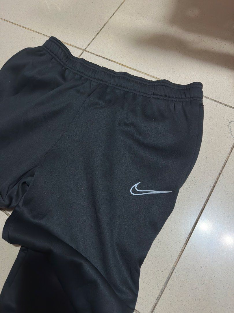 Nike ankle zip pants (Category: Joggers) located in Quezon City. Submitted by eyjmariano11 (Listing ID 1466863927, Image 2). Description: For sale… Nike ankle zip pants Large on tage 32-36 waistline 38 length No issue Excellent Php 980+sf.