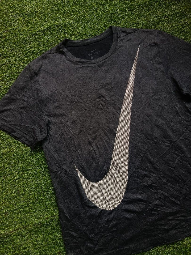 NIKE BIG SWOOSH Dri Fit Tee (Category: Activewear) located in Davao. Submitted by eve_vintage (Listing ID 1466925581, Image 3). Description: NIKE big Swoosh Dri fit Tee Size: Medium-large Fittings (XL on tag) Dimes 20.5x28 NO ISSUES EXCELLENT CONDITION 450+ SF.