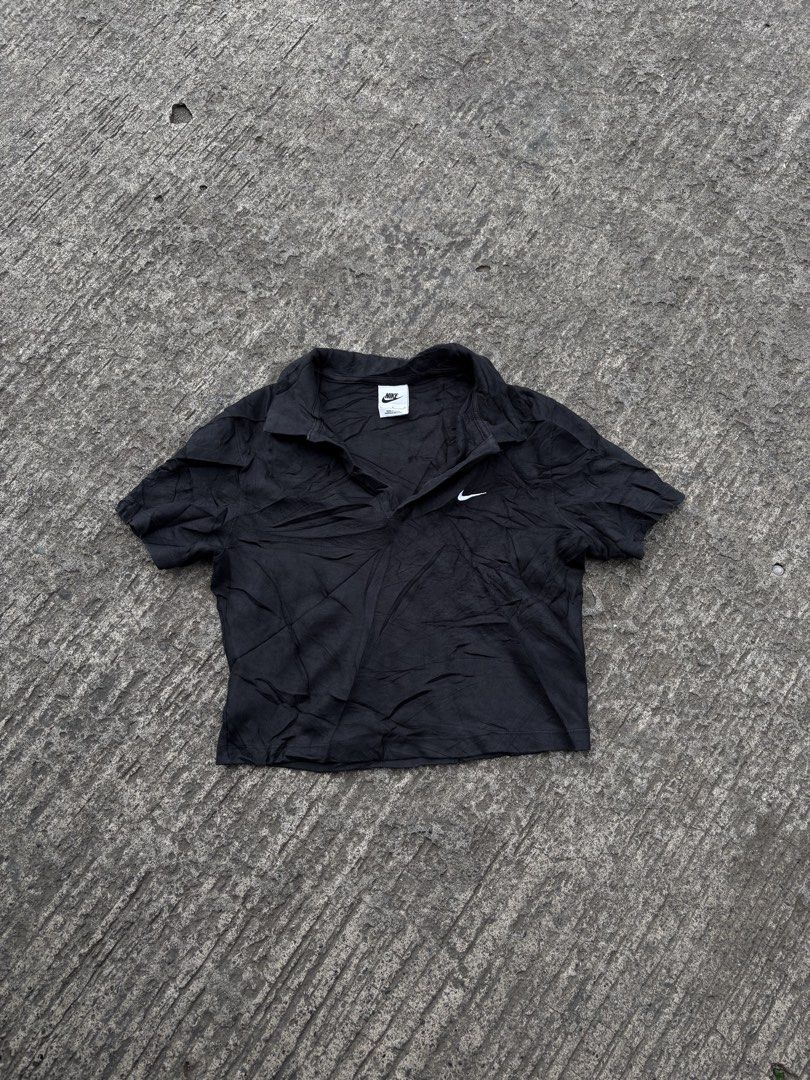 Nike Black Polo Shirt Size L (Category: Tshirts & Polo Shirts ) located in Iligan City. Submitted by seddicmoti2002 (Listing ID 1466865566, Image 1). Description: - Brand: Nike - Color: Black - Size: L (Standard Fit) - Material: Comfortable cotton blend - Design: Short sleeves, collared neckline with V-cut placket - Branding: White embroidered Nike swoosh logo on the left chest - Authenticity: Style code DV7885-010 (Made in China) - Condition: Br