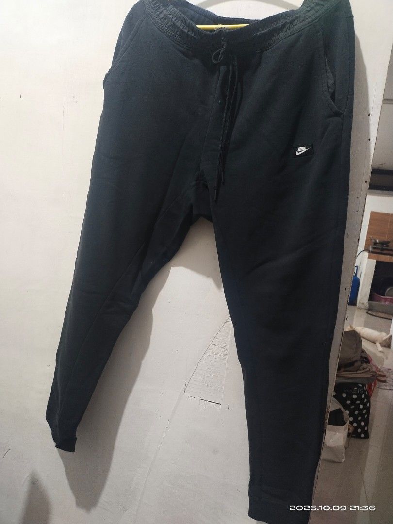 Nike Black Sweatpants with Zipper Pockets (Category: Joggers) located in Manila. Submitted by rhobin.m08 (Listing ID 1466914825, Image 1). Description: Black Nike sweatpants with an elastic waistband and drawstring. Includes zippered pockets on the side. Small Nike patch logo on the upper left leg. Fabric has a small hole near the zipper area as pictured. Casual athleisure wear, comfortable fit. meron sya dlawa pinhole kita naman sa pic.