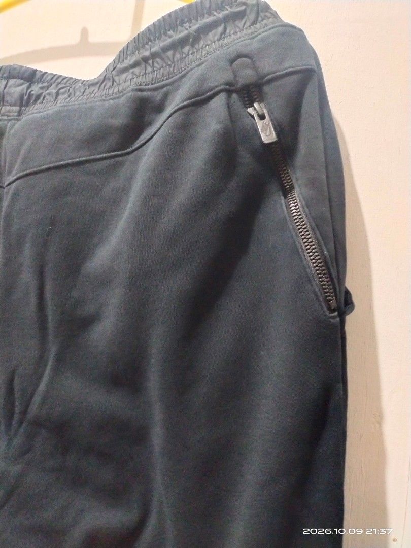 Nike Black Sweatpants with Zipper Pockets (Category: Joggers) located in Manila. Submitted by rhobin.m08 (Listing ID 1466914825, Image 3). Description: Black Nike sweatpants with an elastic waistband and drawstring. Includes zippered pockets on the side. Small Nike patch logo on the upper left leg. Fabric has a small hole near the zipper area as pictured. Casual athleisure wear, comfortable fit. meron sya dlawa pinhole kita naman sa pic.