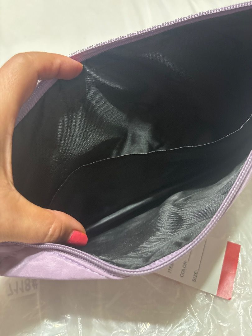 Nike Body Bag Unisex (Category: Cross-body Bags) located in Caloocan City. Submitted by crateandbarrel (Listing ID 1466820264, Image 2). Description: Nike Body Bag Unisex Color: lavender Size : 10 inches ships same day .