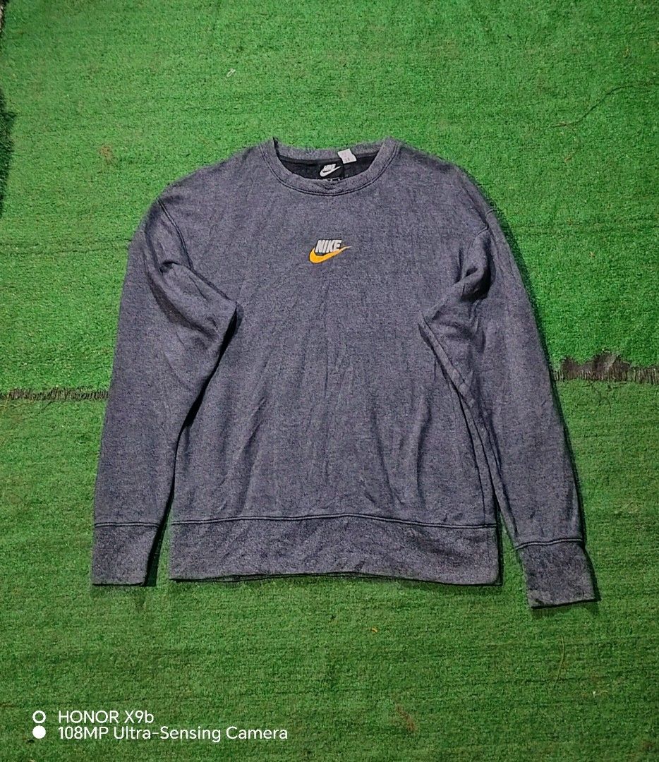 NIKE COTTON CREWNECK MEN (Category: Coats, Jackets and Outerwear) located in General Santos City (Dadiangas). Submitted by danzdindin01 (Listing ID 1466890958, Image 1). Description: Legit Medium men Excellent No issue.