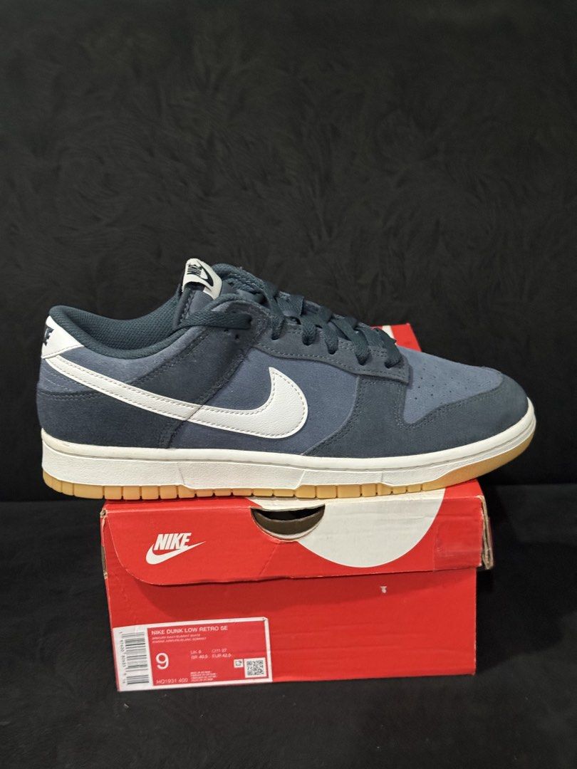 Nike Dunk Low Retro SE Armory Navy US 9 (Category: Sneakers) located in Rodriguez. Submitted by leo_mjjmpj (Listing ID 1466846043, Image 1). Description: - Model: Nike Dunk Low Retro SE - Colorway: Armory Navy / Summit White - Size: US 9 / UK 8 / EUR 42.5 - Materials: Premium suede overlays with a white leather swoosh and classic gum sole - Condition: Like new, zero crease marks on the toe box, immaculate stitching - Inclusions: Original red Nike