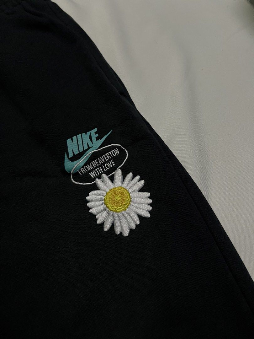 Nike “Have a Nike Day” Jogger (Category: Joggers) located in Las Pinas. Submitted by rdcthriftedshop (Listing ID 1466805893, Image 3). Description: FREE SHIPPING FEE 📦 HAVE A NIKE DAY JOGGER Size medium on tag Waistline: 28 up to 34 Length: 38.5 Color rate: 9/10 Condition: Excellent Condition No Issue .