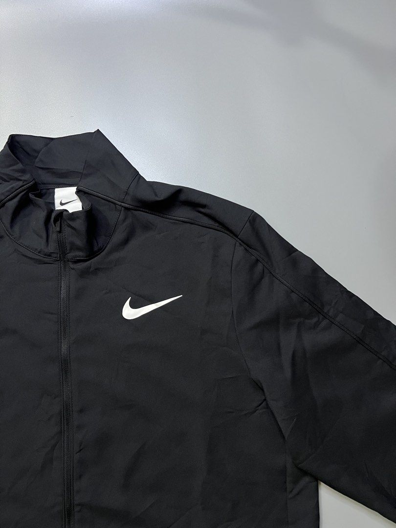 NIKE JACKET DRIFIT (Category: Coats, Jackets and Outerwear) located in Bacolod City. Submitted by bcdapparelshop (Listing ID 1466623917, Image 3). Description: NIKE JACKET DRIFIT EXCELLENT CONDI CR: 9.5/10 23x28.5 NO ISSUES 999+sf 📍NEGROS OCCIDENTAL.