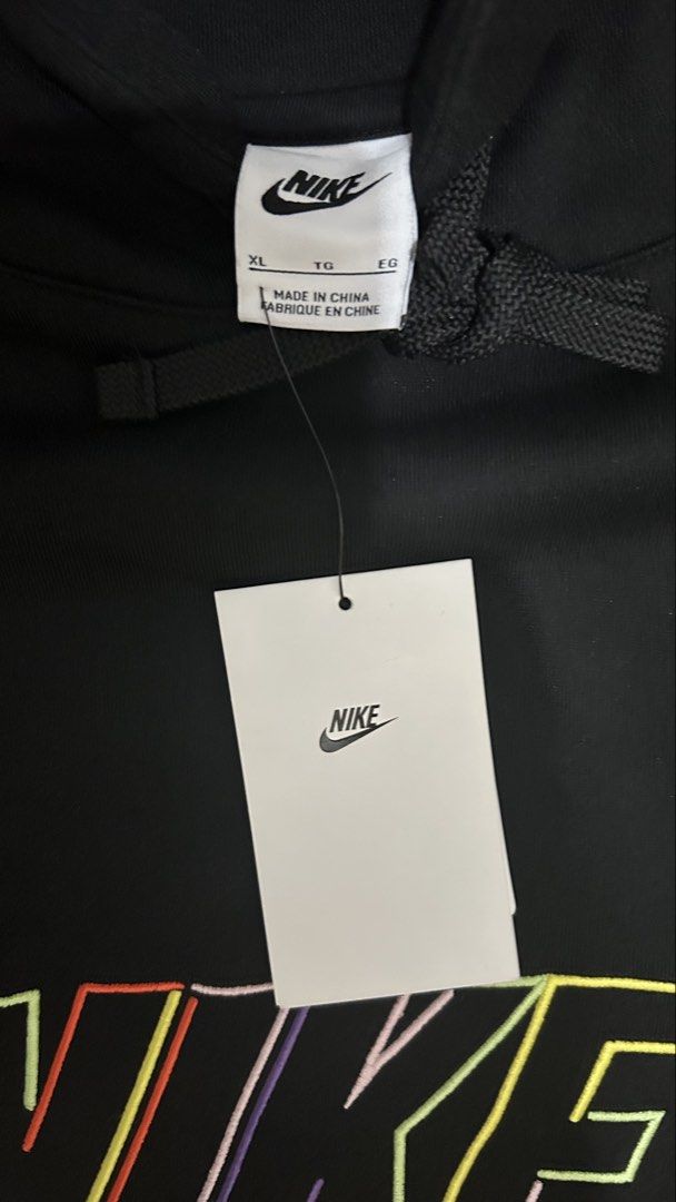 Nike jacket hoodie (Category: Coats, Jackets and Outerwear) located in Manila. Submitted by mystic.jassen (Listing ID 1466899068, Image 2). Description: .